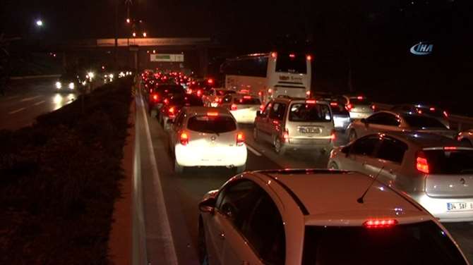 Midibüs Kaza Yaptı, Tem Kilitlendi: 1 Ölü, 17 Yaralı