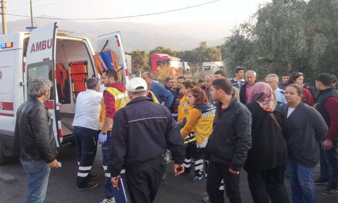 Motosiklet Traktöre Çarptı: 1 Ölü, 1 Yaralı