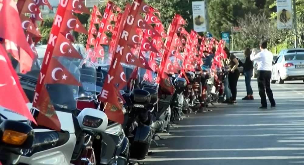 Motosiklet Tutkunları Şehitler İçin Tur Attı
