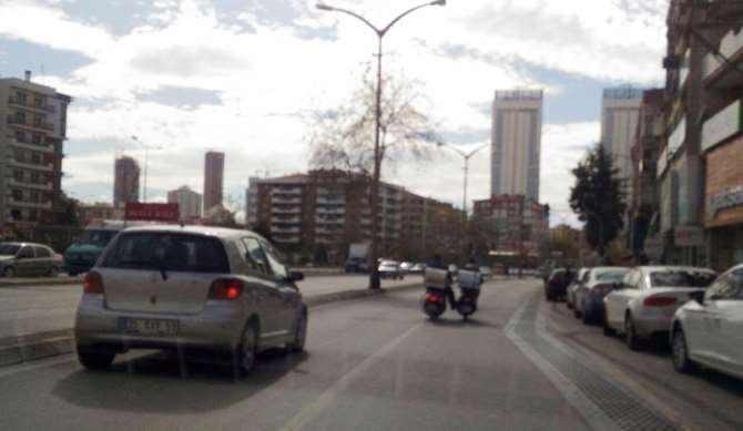 Motosikletli Kuryelerin Tehlikeli Oyunu