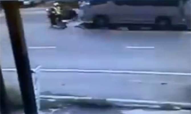 Motosikletli Polis Trafik Terörü Kurbanı Oldu