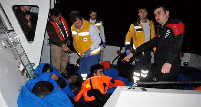 Mültecileri Taşıyan Tekne Battı: 5 Ölü