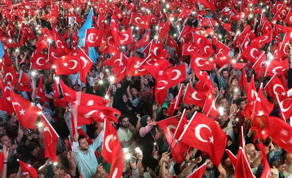 O Akşam Her 10 Kişiden 4’ü Meydanlardaydı