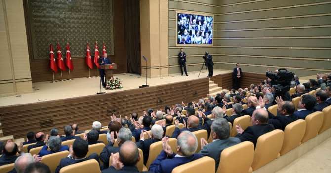 O Köşe Yazarlarına Ateş Püskürdü