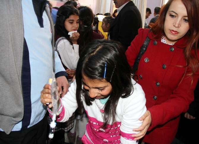 Öğle Yemeği Öğrencilere ’zehir Oldu’
