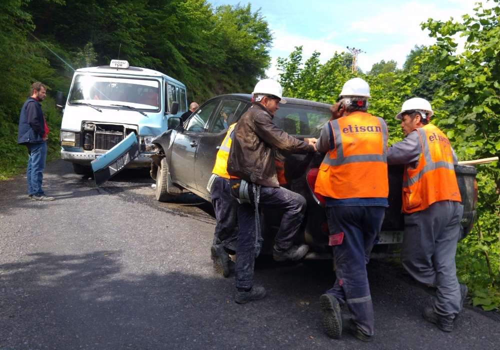 Öğrenci Servisi Kamyonetle Çarpıştı: 12 Yaralı