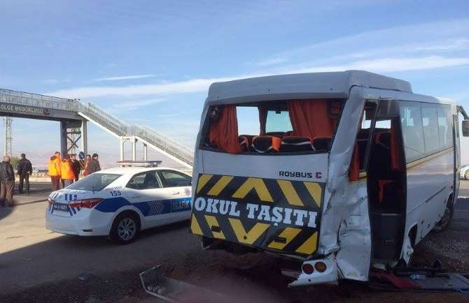 Öğrenci Servisi Kamyonla Çarpıştı: 16 Yaralı
