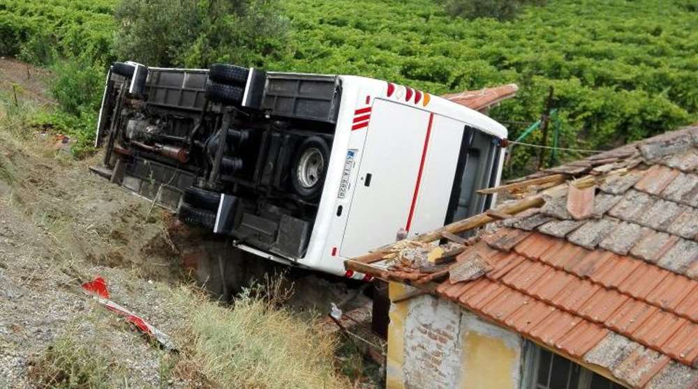 Öğrenci Servisi Kaza Yaptı: 26 Yaralı