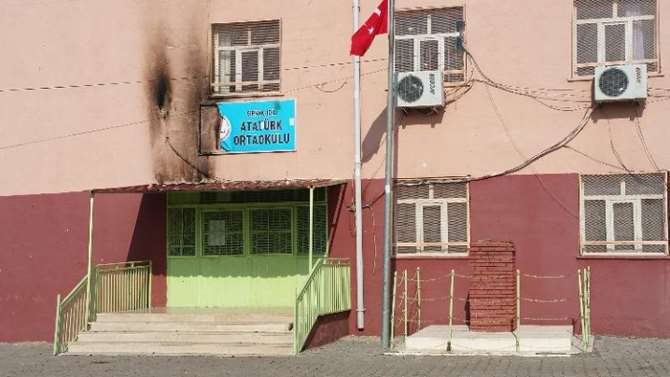 Öğrenciler Dersteyken Saldırdılar!