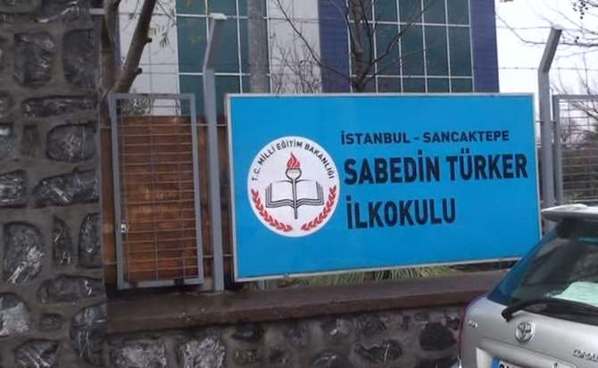 Öğrencileri Dışarı Çıkarıp Öğretmeni Vurdu