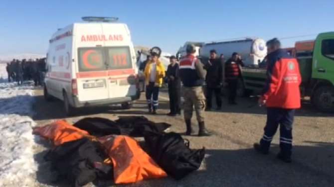Öğrencileri Taşıyan Minibüs Kaza Yaptı: 11 Ölü