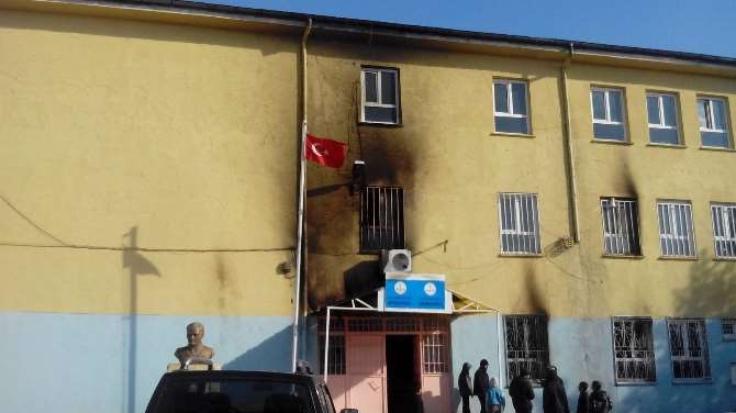 Okula Molotoflu Saldırı