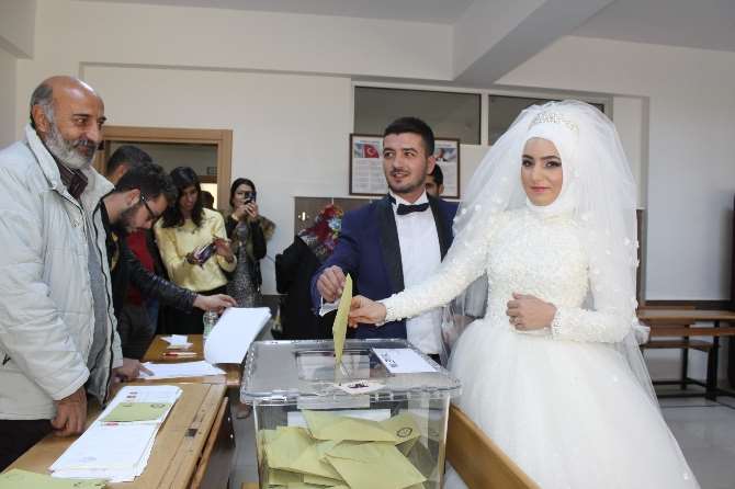 Önce Sandıkta Sonra Nikah Masasında ’evet’