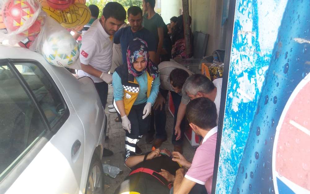 Otomobil Kahvehane Bahçesine Daldı: 1 Ölü 9 Yaralı