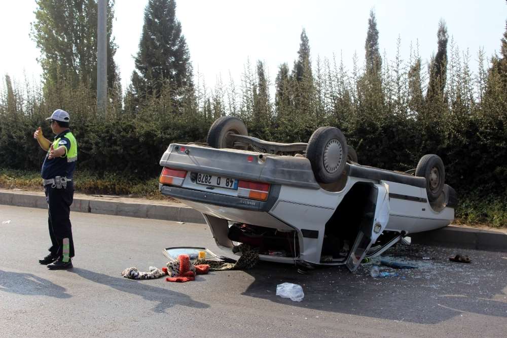 Otomobil Takla Attı: 3 Yaralı