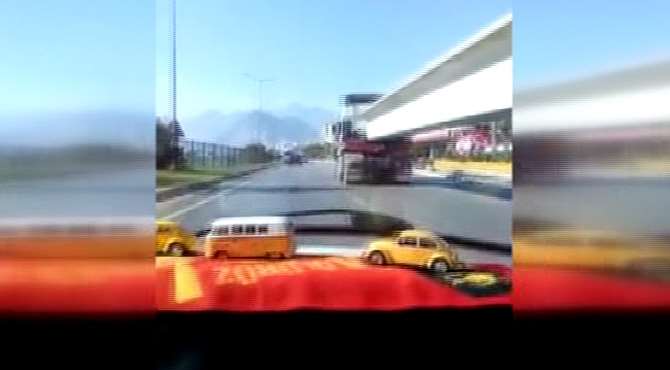 Otomobil Tır’ın Dorsesinin Altından Geçti