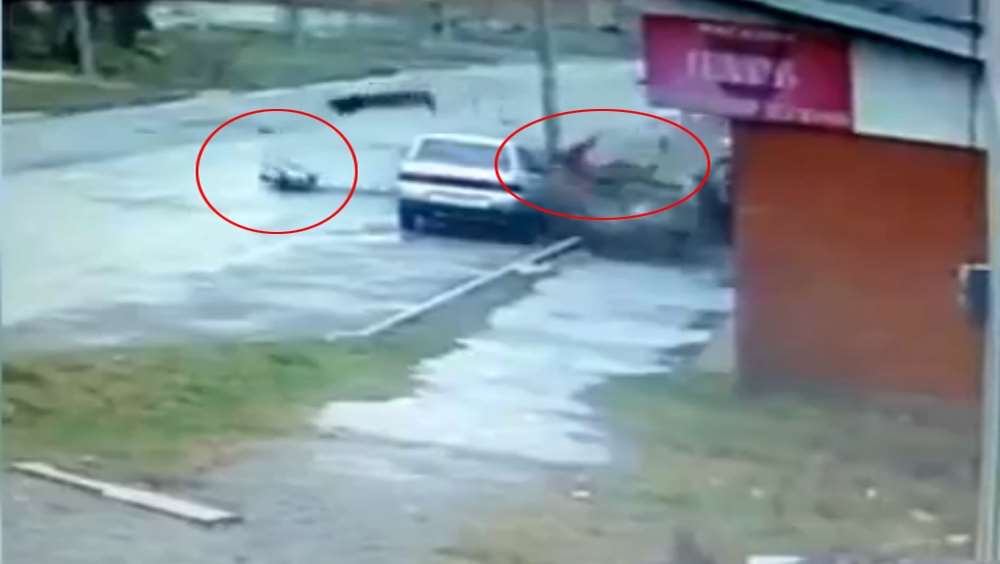 Otomobilden Böyle Uçtular !
