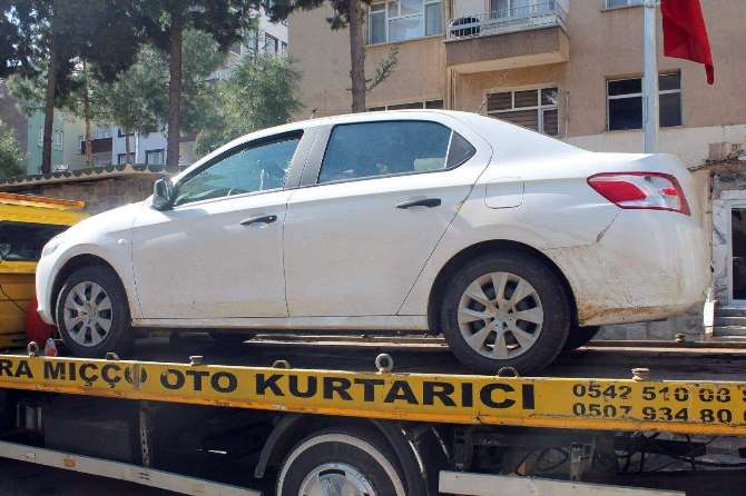 Otomobile 4 Kişi Ve 9 Koyun Bindi !