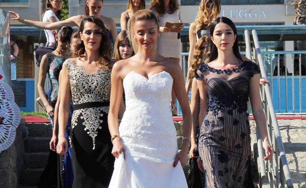 Özge Ulusoy Gelinlik Giydi