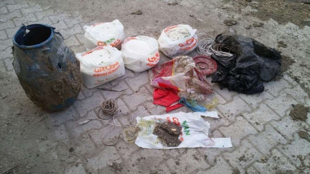 Parke Taşları Altında Bomba Malzemeleri Bulundu