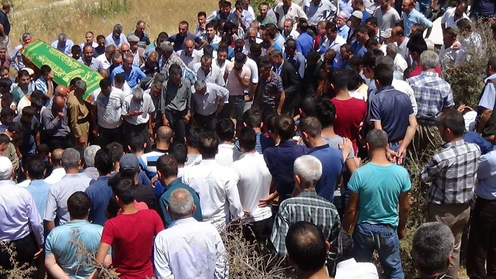 Pkk’nın Öldürdüğü Kuzenler Toprağa Verildi