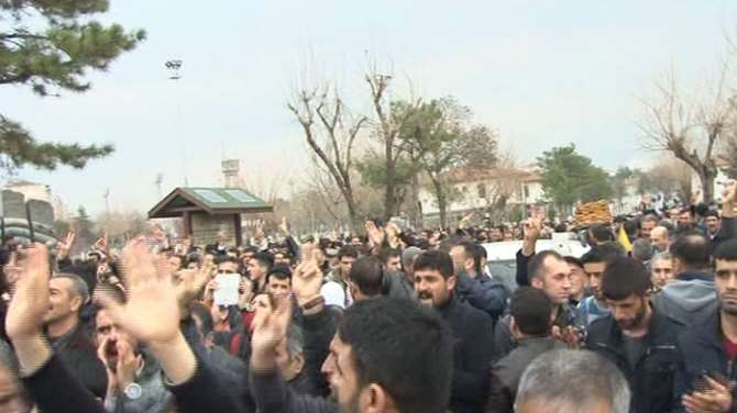 Polis Bu Anonsu Yapınca Vatandaşlar Sessizce Dağıldı