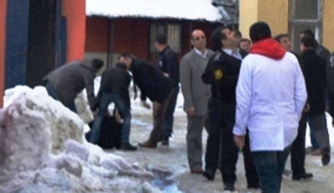 Polis Kaçan Şüpheliyi Bacağından Vurdu