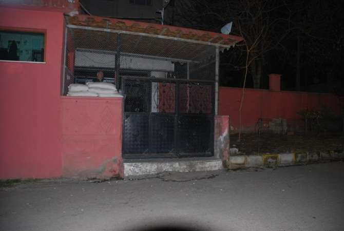 Polis Karakoluna Ve Eve Saldırdılar