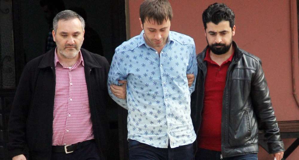 Polis Uçağın Kalkmasını Engelleyip Hırsızı Yakaladı