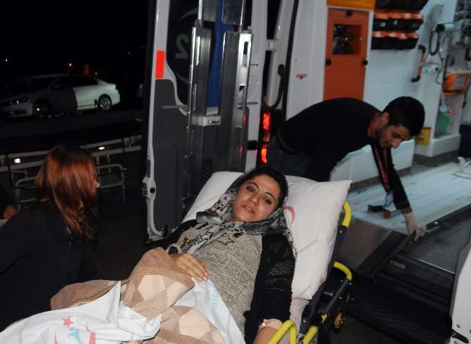 Polise Atılan Roket Eve Denk Geldi, Hamile Kadın Yaralandı