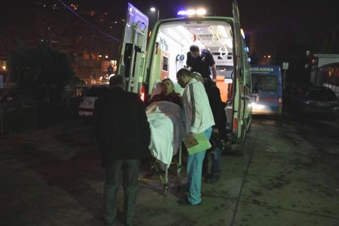 Polise Çekiçli Saldırı: 5 Polis Yaralı