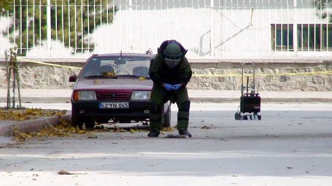 Polisin Otomobilinin Altında Bomba Bulundu
