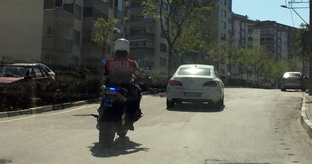 Polisten Kaçan Araçtan 2 Kilo Esrar Çıktı