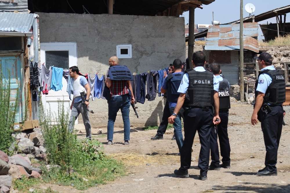 Pompalı Tüfekle Dehşet Saçan Şahıs Öldü