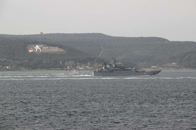 Rus Askeri Gemisi Çanakkale Boğazından Geçti