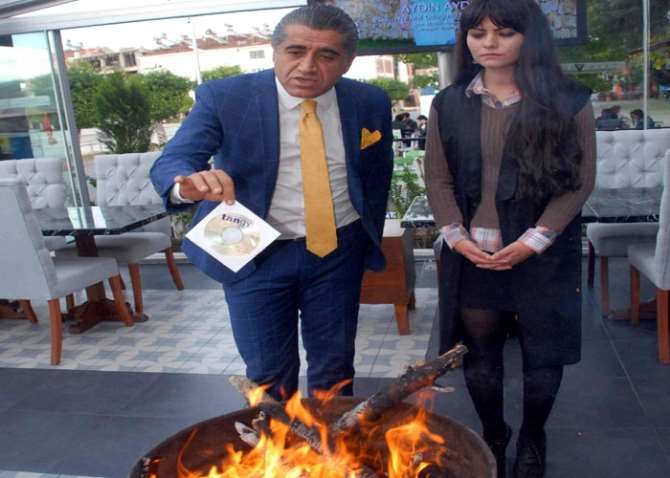 Rus Mankenle Çektiği Klibin Kaydını Yaktı
