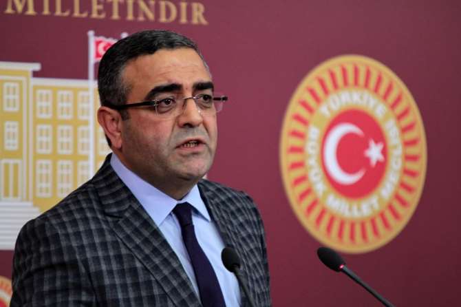 Şaka Değil Gerçek: Chp O Akademisyenlere Sahip Çıktı !