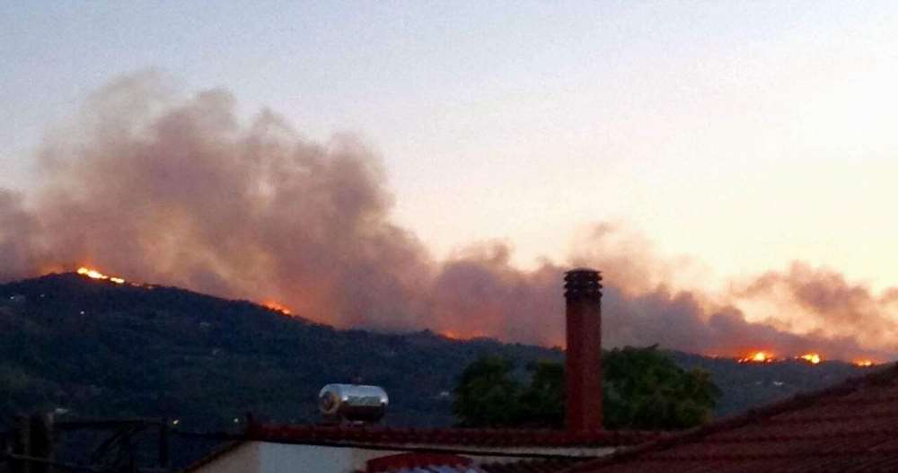 Samos Adası’ndan Yükselen Alevler Kuşadası’ndan Görüldü