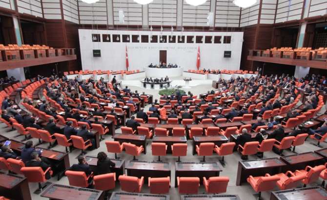 Seçim Kanunu Ve Siyasi Partiler Kanunu Değişiyor