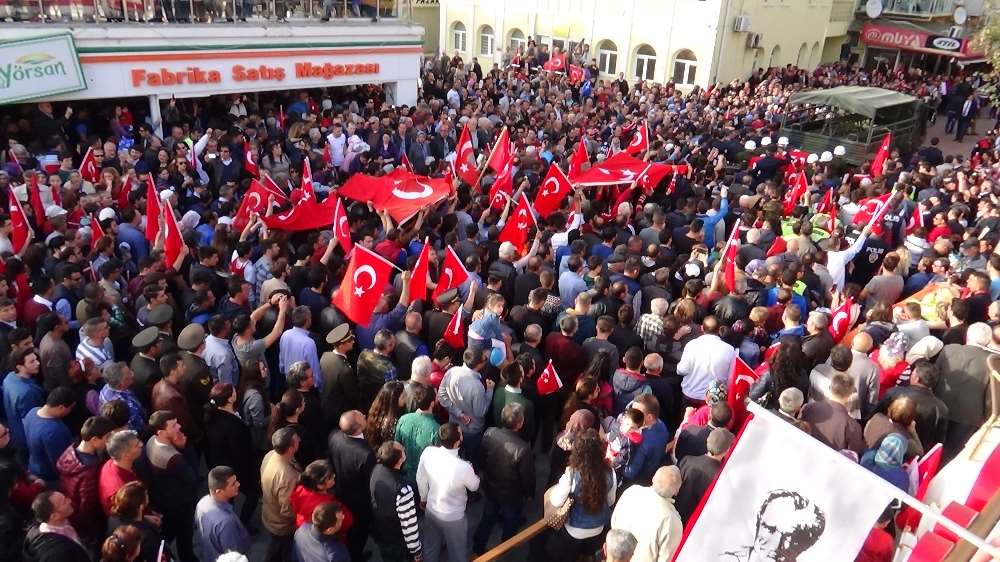 Şehidi On Binler Uğurladı