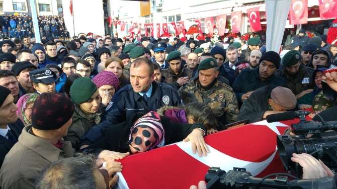 Şehidin Babası Cenazeye Polis Üniforması İle Katıldı