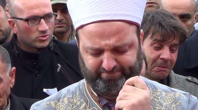 Şehidin Cenazesinde Müftü Gözyaşlarına Boğuldu