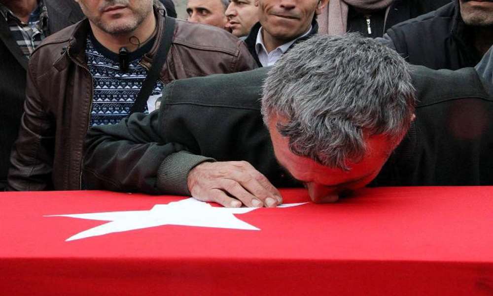 Şehit Babası Oğlunu Vuran Teröristin Fotoğrafını Paylaştı