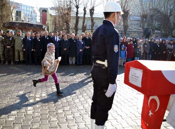 Şehit Kızının Feryadı Yürekleri Dağladı