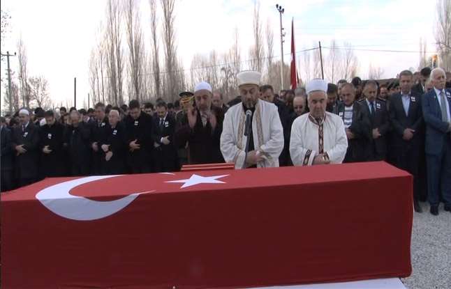 Şehit Oğlunun Cenaze Namazını Kıldırdı
