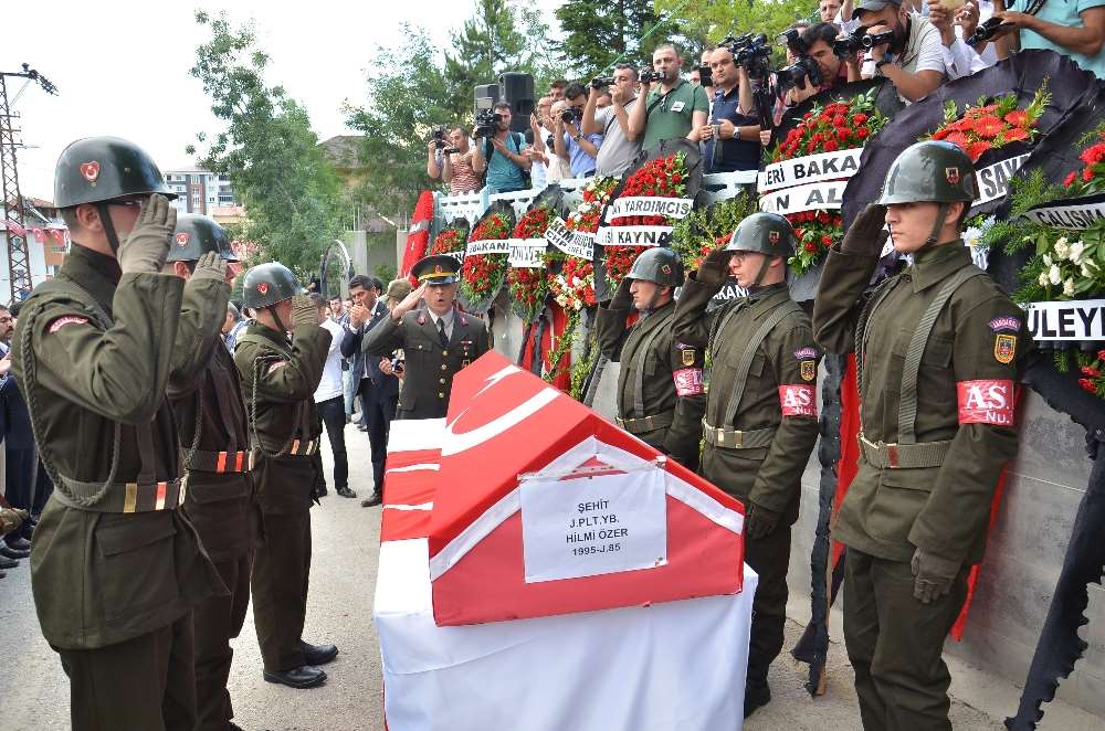 Şehit Pilot Son Yolculuğuna Uğurlandı