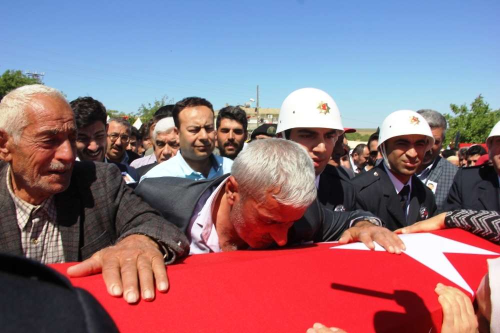 Şehit Polise Gözü Yaşlı Veda