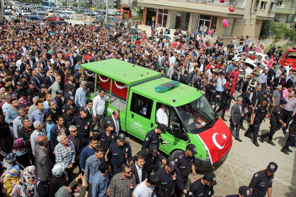 Şehit Polisin Cenazesinde Gözyaşları Sel Oldu