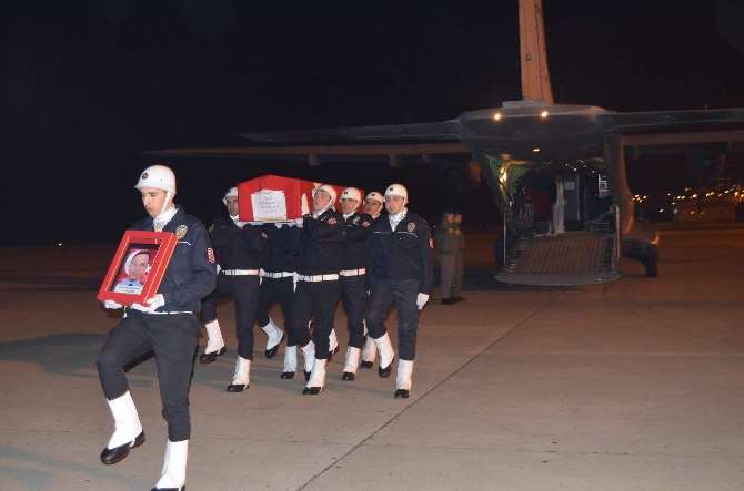 Şehit Polisin Naaşı Trabzon’a Getirildi