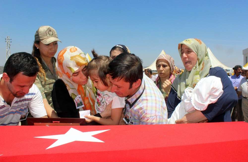 Şehit Uzman Çavuş Kara, Gözyaşlarıyla Toprağa Verildi